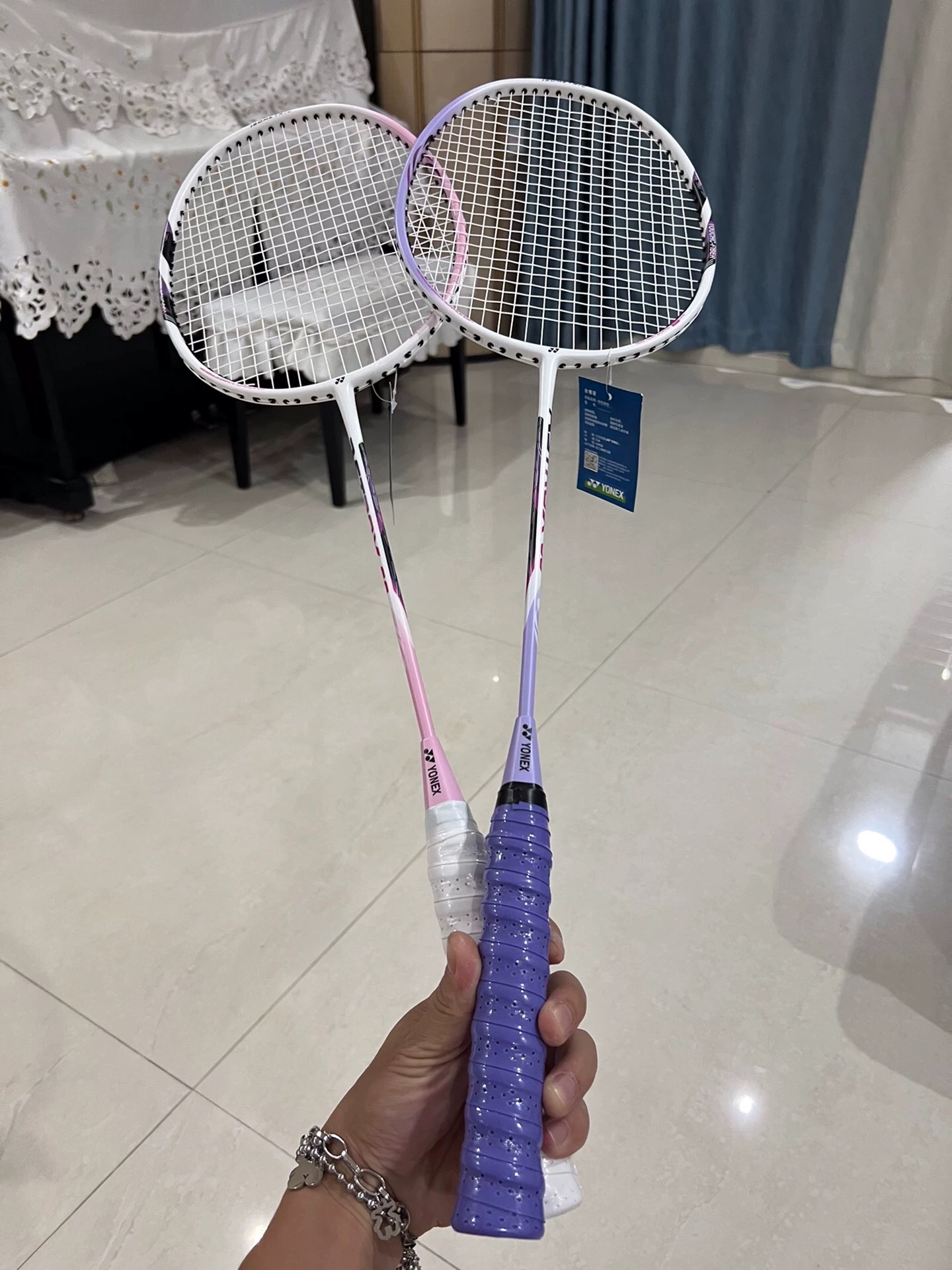 个人转让！全新未拆封尤尼克斯超轻羽毛球拍 本人银行老